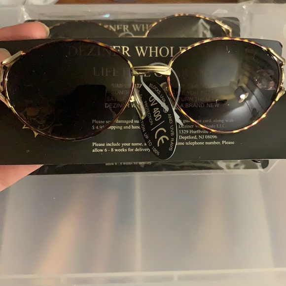 Deziner dead stock vintage 90s sunglasses - Picture 2 of 2